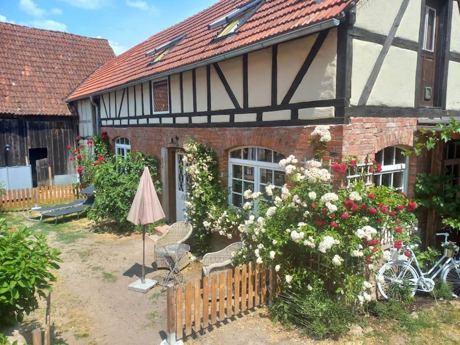 Romantisches Rosencottage Hofheim in Unterfranken Экстерьер фото